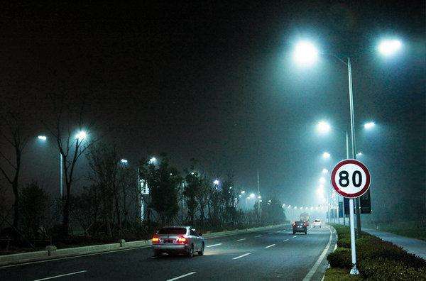 東莞蝴蝶视频污下载照明LED路燈在雨霧季節增強道路安全的優勢